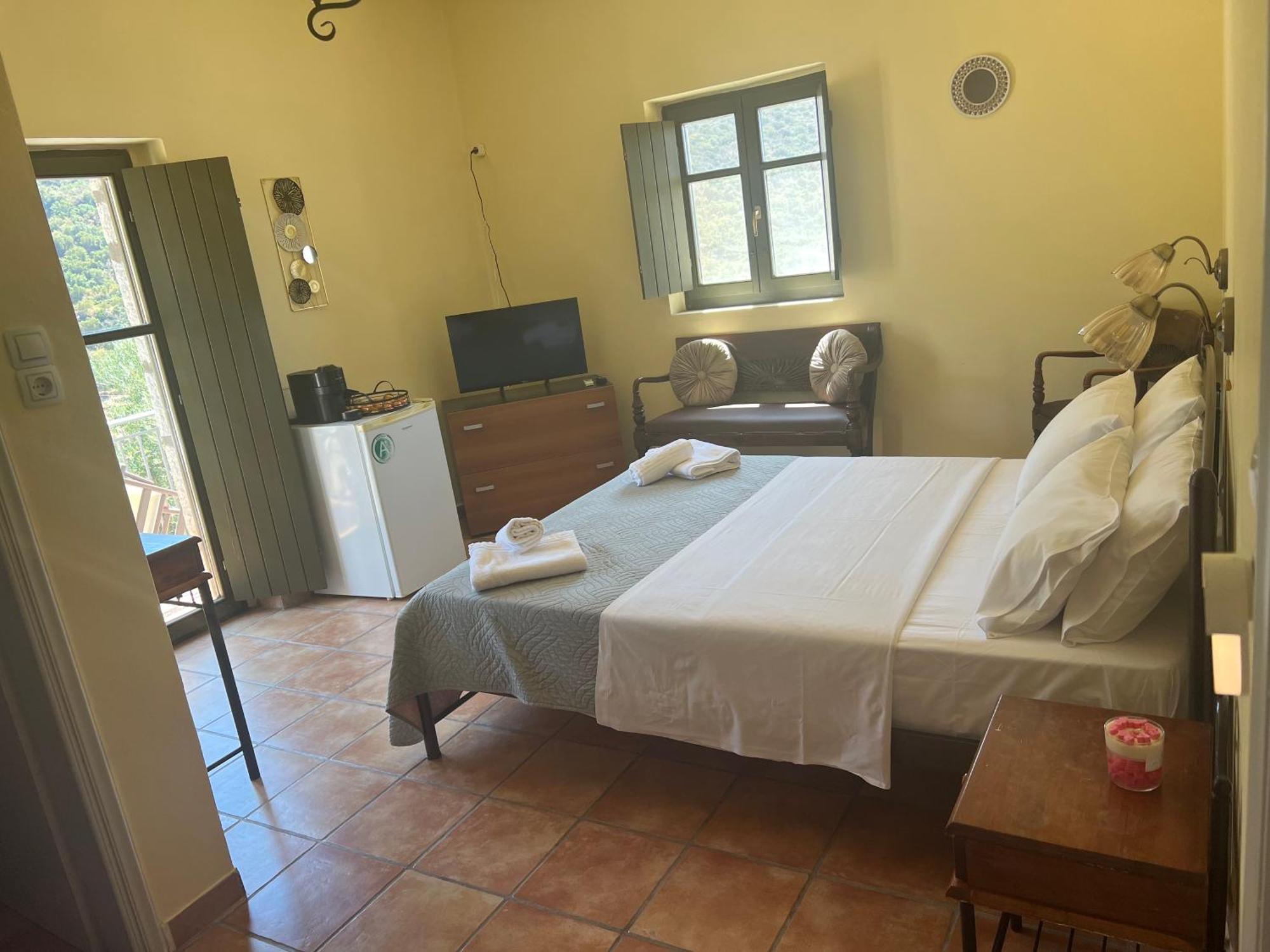 Onar Mani Suites Néon Oítilon Exterior foto