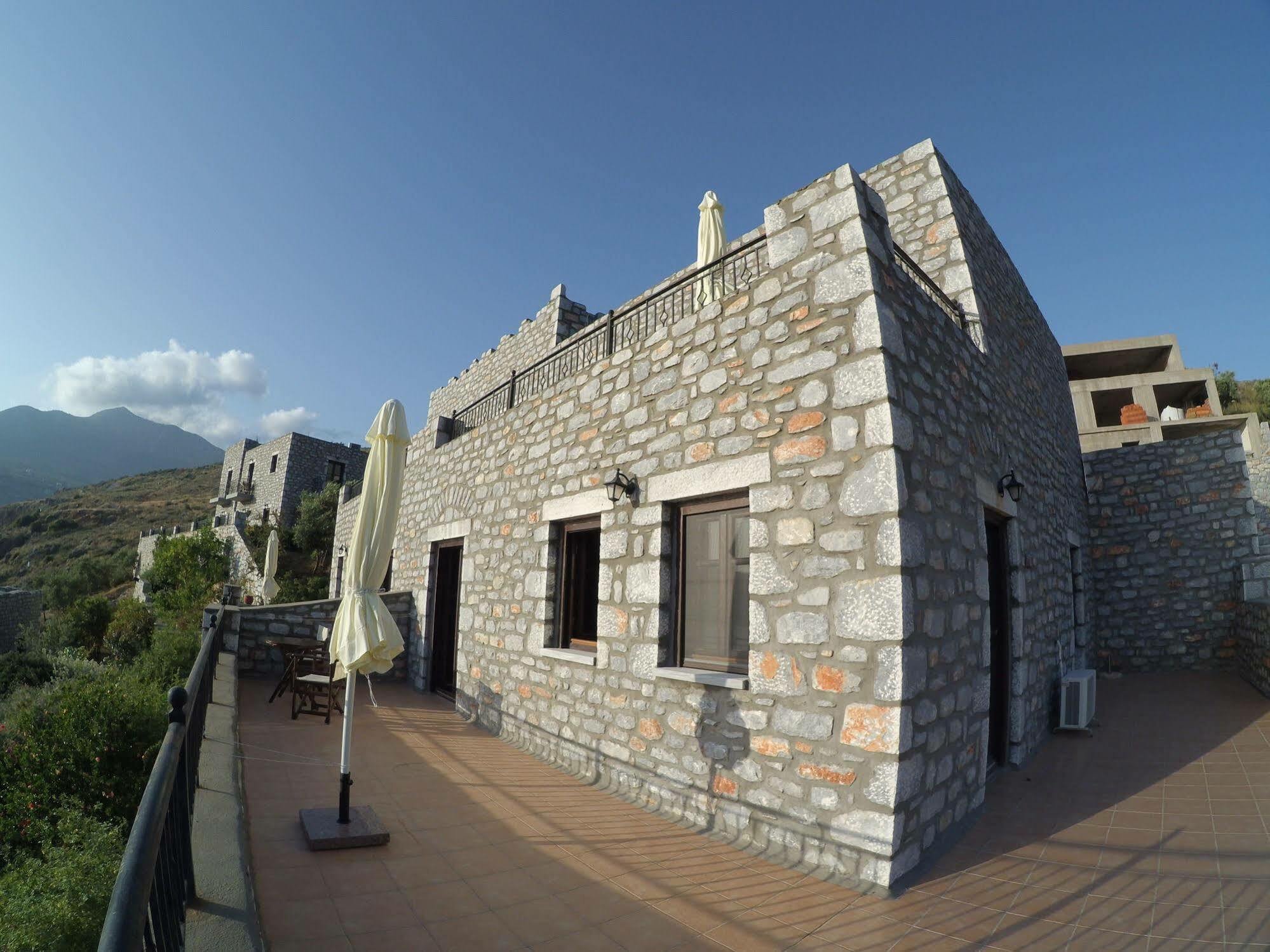 Onar Mani Suites Néon Oítilon Exterior foto