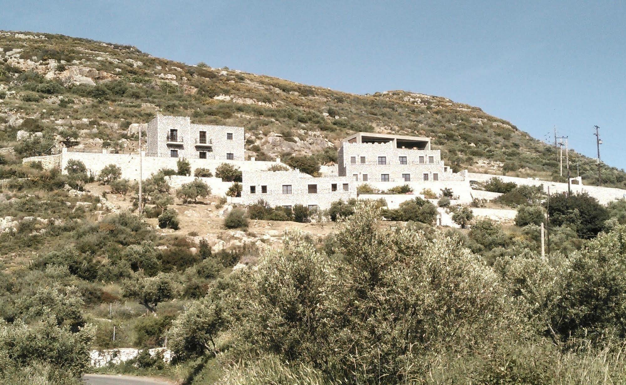 Onar Mani Suites Néon Oítilon Exterior foto