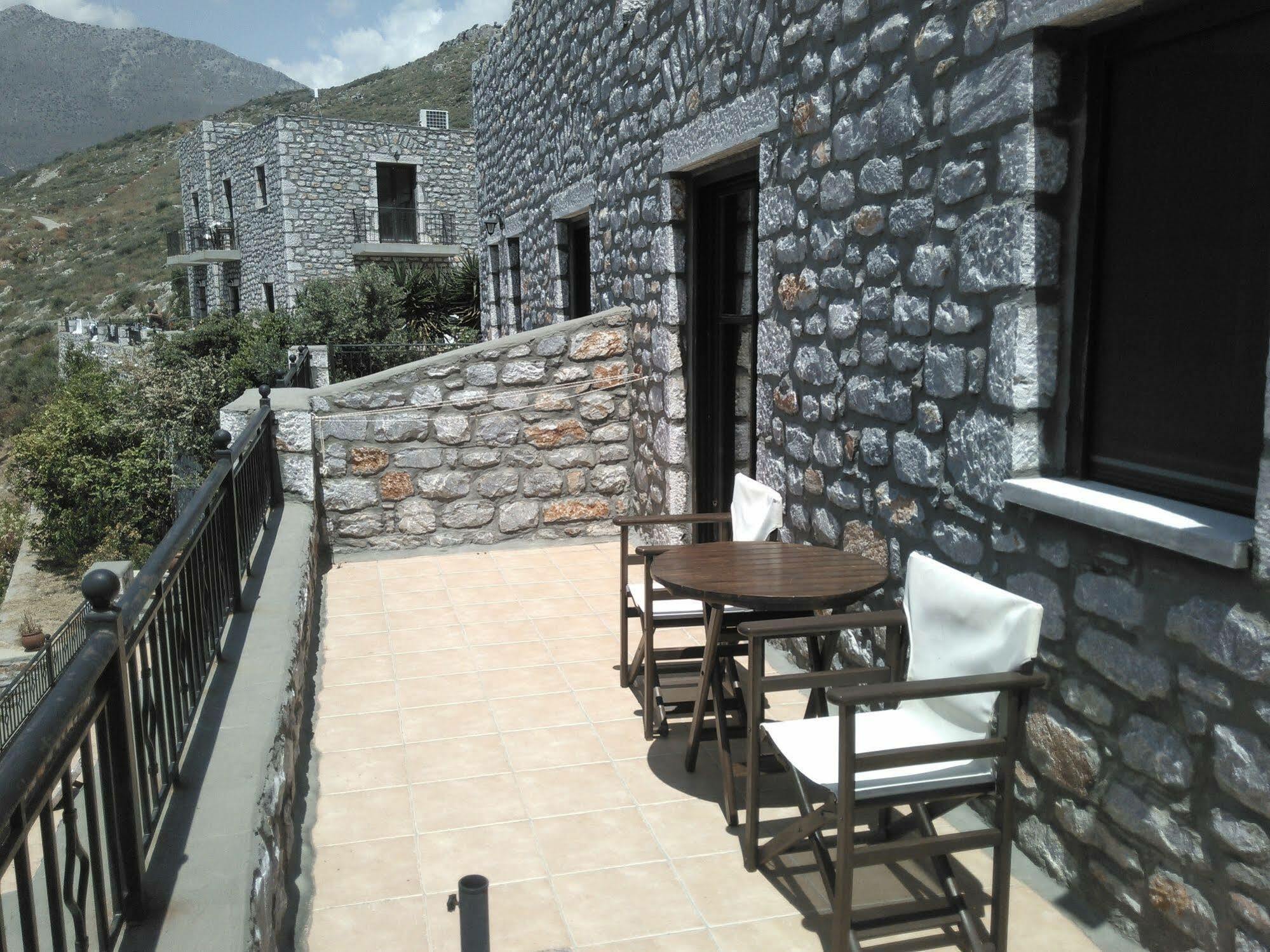 Onar Mani Suites Néon Oítilon Exterior foto