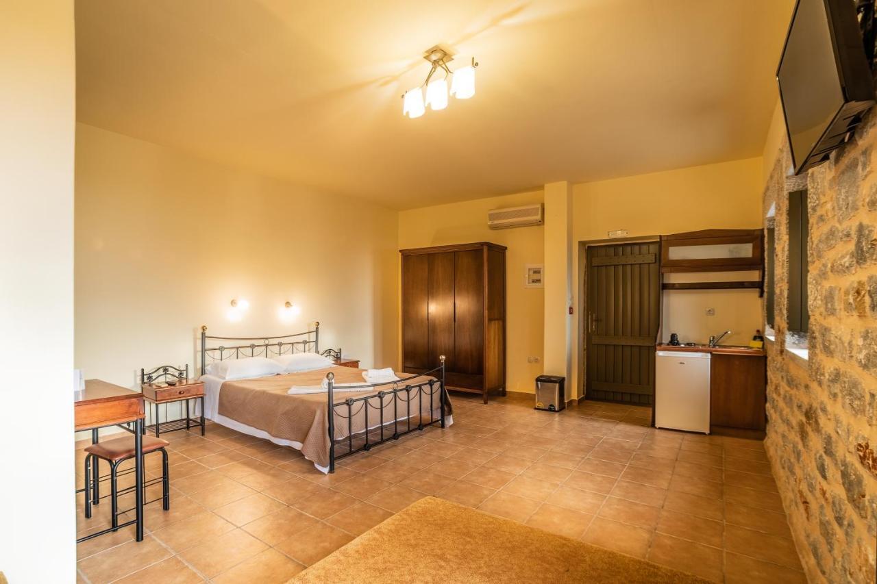 Onar Mani Suites Néon Oítilon Exterior foto
