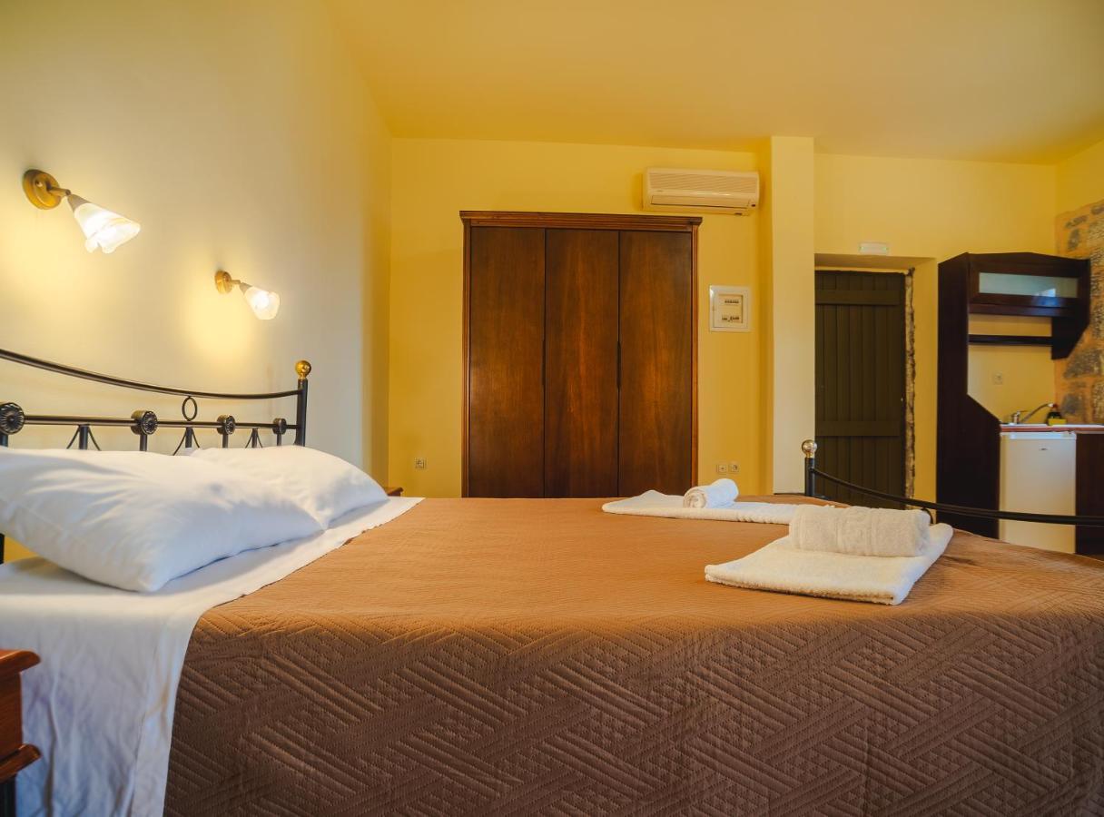 Onar Mani Suites Néon Oítilon Exterior foto